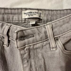 A&F curve love, the 90’s relaxed jean, high rise, size 8 regular, gray color